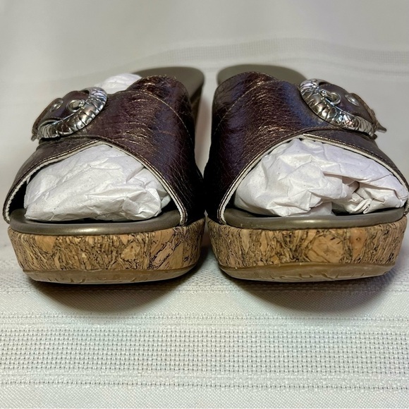 💥SALE💥 Brighton Metallic Bronze Italian‎ Leather Cork Platform Wedges Sz 7.5 EUC - Picture 7 of 13